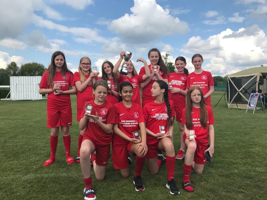 Leewarwick10's tweet photo. @BOREHAM_WOODFC @BorehamwoodYFC @ArsenalLadies @HGFPL18 @emmabowers608 https://t.co/wlIx9EL4er