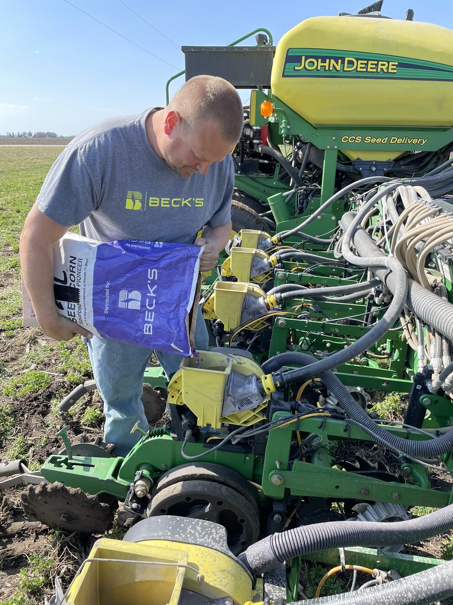 When the sun shines (and wind blows) all the kids come out to play, <a href="/BecksHybrids/">Beck's Hybrids</a> plots getting planted on this beautiful Saturday… to bad I’m missing #walleyeweekend <a href="/BecksAgIA/">Beck's Iowa Agronomy</a>  #plant2022 #plantbecks
