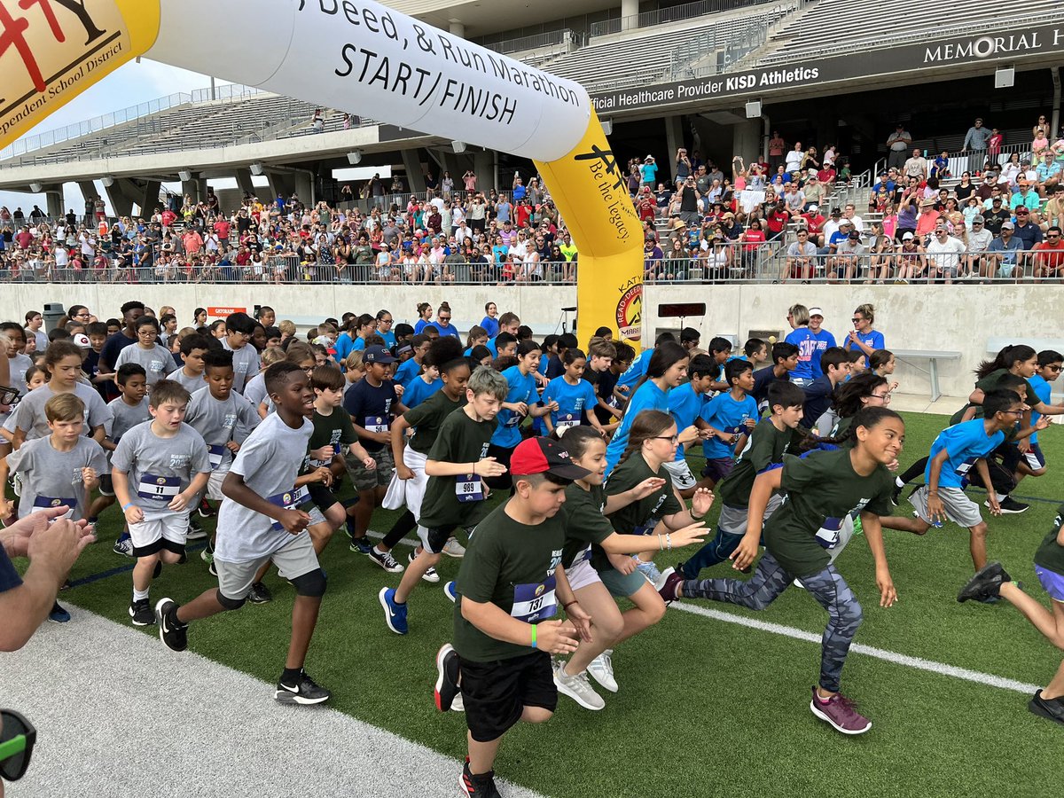 Congratulations to all the students for your accomplishments through Read Deed Run!  I am so proud of the positive impact your deeds have had!  Watching you become a finisher today was incredible!  Thank you to our staff who supported and led you this year! #MJEjags <a href="/MJEjags/">Jenks Elementary</a>
