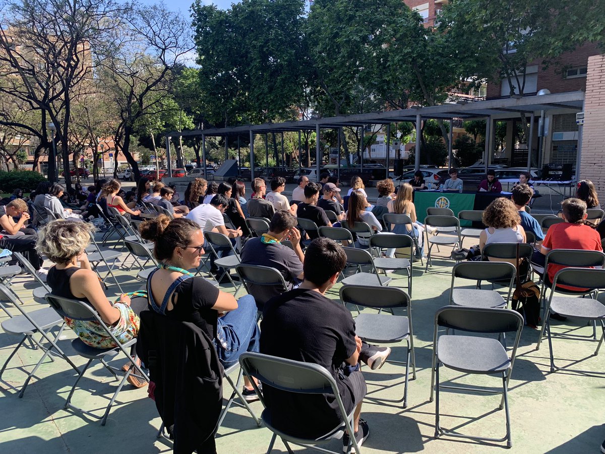 Avui hem participat a les jornades d’habitatge parlant sobre els caus i esplais i la seva problemática per accedir a locals. Les Pioneres també ens hi hem apropat per participar de la taula rodona i la resta d’activitats. Gràcies a <a href="/GHLesCorts/">Grup d’Habitatge de les Corts</a> <a href="/ElPidelesCorts/">AE El Pi de les Corts</a> <a href="/EscoltesCat/">Escoltes Catalans</a> per tot