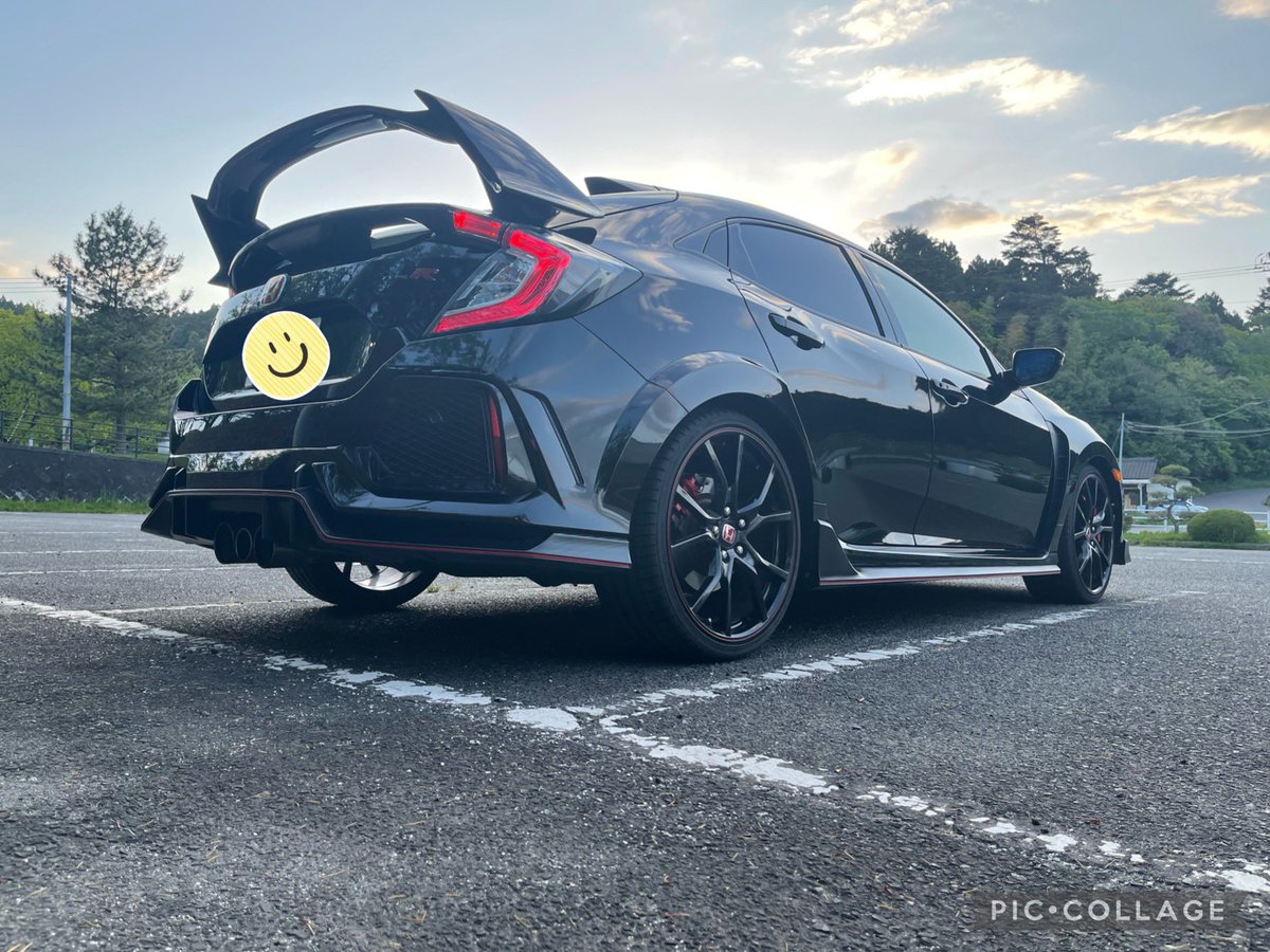kaitan_1012's tweet photo. 最近カロクロばっかりでシビック乗っていなかったので今日洗車しました😆
いつ見てもかっこいい！😍
汚れが目立つようになってきたので時間ができればコーティングしたいと思います！
＃シビックタイプR
＃FK8 https://t.co/vq06uNU0lZ
