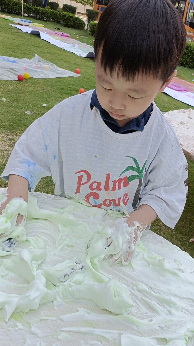 deswal_tripti's tweet photo. Aday filled of
giggles,#play,#exploration #messyplayday Ss were
completely absorbed in the #gloopy #frothy slimy muddy squelchy fun.made slimes,jumped in the #muddypuddle,slid through the frothyfoam,bubbled around the bubblesheet,had
foamy fun&amp;soapy run&amp;what not! @Prometheus_Edu https://t.co/1tKkDwPIJl