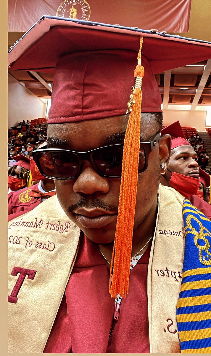 robeuqrop's tweet photo. Just graduated from the #1 HBCU in the Retool yo school competition talk to me nice😎📜 #MotherTuskegee https://t.co/udZEeDcivz