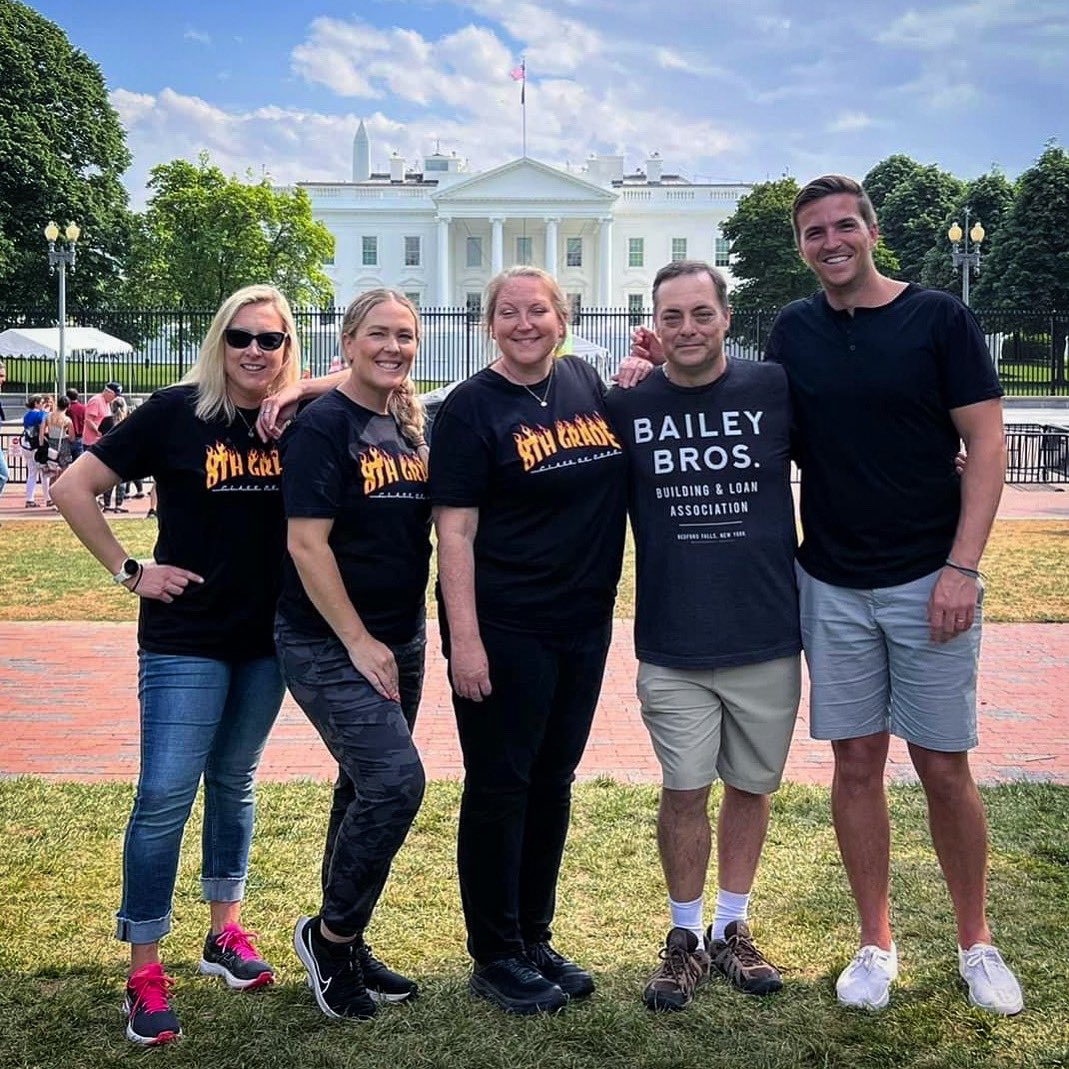 wtbates's tweet photo. Our DC trip has come to an end. It was a great time with kind, thoughtful students and amazing chaperones. Love you guys! 💕 #PinewoodDC22 #DCadventure https://t.co/CXS9XORpBB