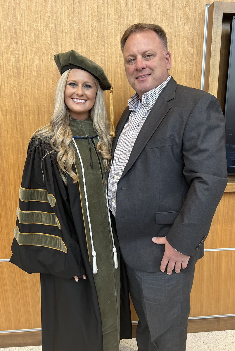 CaptainMRoberts's tweet photo. 🚨 Proud dad moment! Such a big day for my baby girl, Dr. Morgan Roberts. Through all the sacrifices, sleepless nights, and stressful times you persevered and made it through. Great accomplishment and I couldn’t be more proud! Love ya https://t.co/nBDOnafHfz