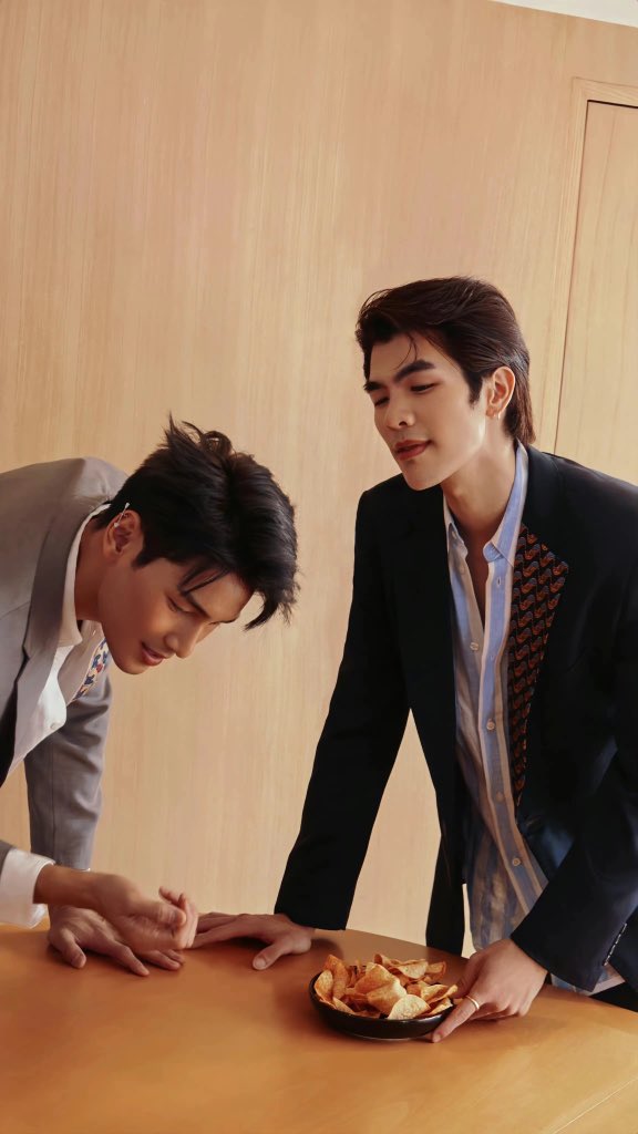 Sean25016444's tweet photo. มีโลกที่ลอยอยู่มากมาย ความรักของฉันมีสามวัน #KinnPorscheEP5 https://t.co/d4VCQLnlvf