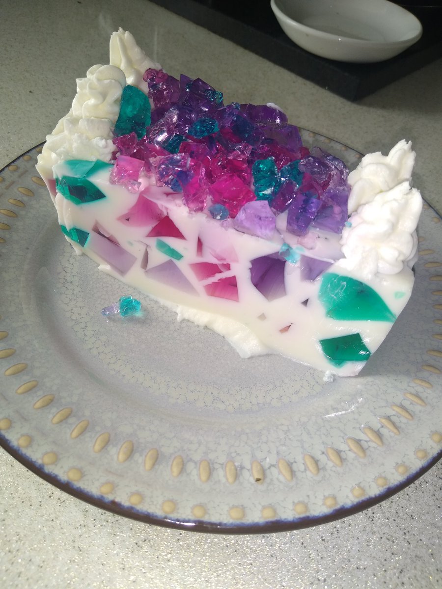 SoulUndergrnd's tweet photo. Polish neighbours dropped this in as a wee thank you for helping them out 😋
#Edinburgh #Scotland #Poland 
#Jelly or #Cake ?
🇵🇱🏴󠁧󠁢󠁳󠁣󠁴󠁿🤝 https://t.co/78l13AqEiw