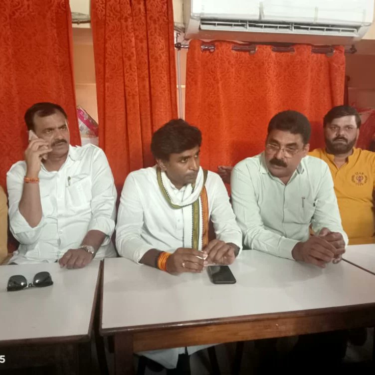 JitendraSGIYC's tweet photo. आज आईसीएच पर युवा कांग्रेस प्रदेश अध्यक्ष विक्रांत भूरिया के द्वारा भोपाल में केन्द्र एवं प्रदेश सरकार की कूटनीति के विरोध में भोपाल में हो रहे  प्रदेश व्यापीय "हल्ला बोल आंदोलन " को लेकर मीटिंग ली गई। 
@VikrantBhuria https://t.co/djTnRWmSli