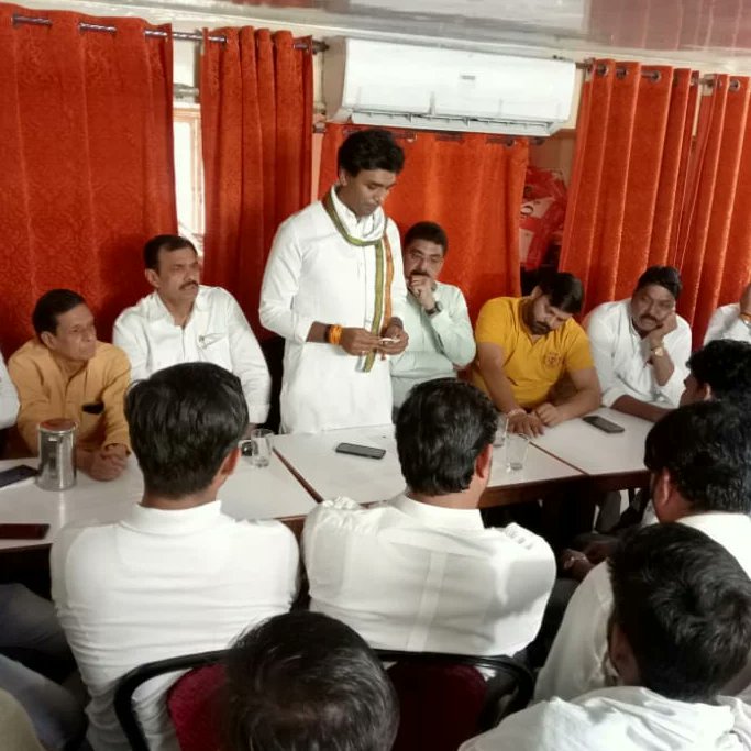 JitendraSGIYC's tweet photo. आज आईसीएच पर युवा कांग्रेस प्रदेश अध्यक्ष विक्रांत भूरिया के द्वारा भोपाल में केन्द्र एवं प्रदेश सरकार की कूटनीति के विरोध में भोपाल में हो रहे  प्रदेश व्यापीय "हल्ला बोल आंदोलन " को लेकर मीटिंग ली गई। 
@VikrantBhuria https://t.co/djTnRWmSli