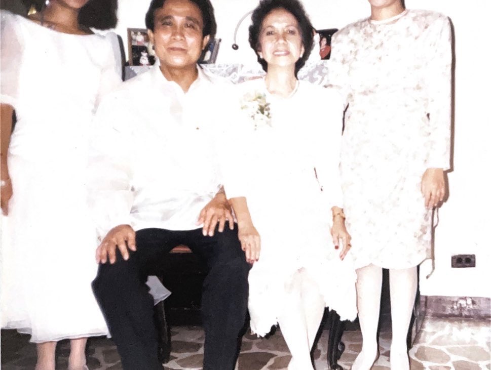 AlieOsma's tweet photo. Boboto ako sa May 9 para sa mga magulang ko. 
81 si Daddy,94 na si Mommy. 56 yr wedding anniv nila come Sept. 
Si Daddy, from Arayat, Pampanga. Si Mommy, tubong Sariaya, Quezon. Nagmeet sa Manila sa isang govt agency bilang employees. Simpleng buhay kami pero nakakaraos. 1/6 https://t.co/i6VEG2KOqK