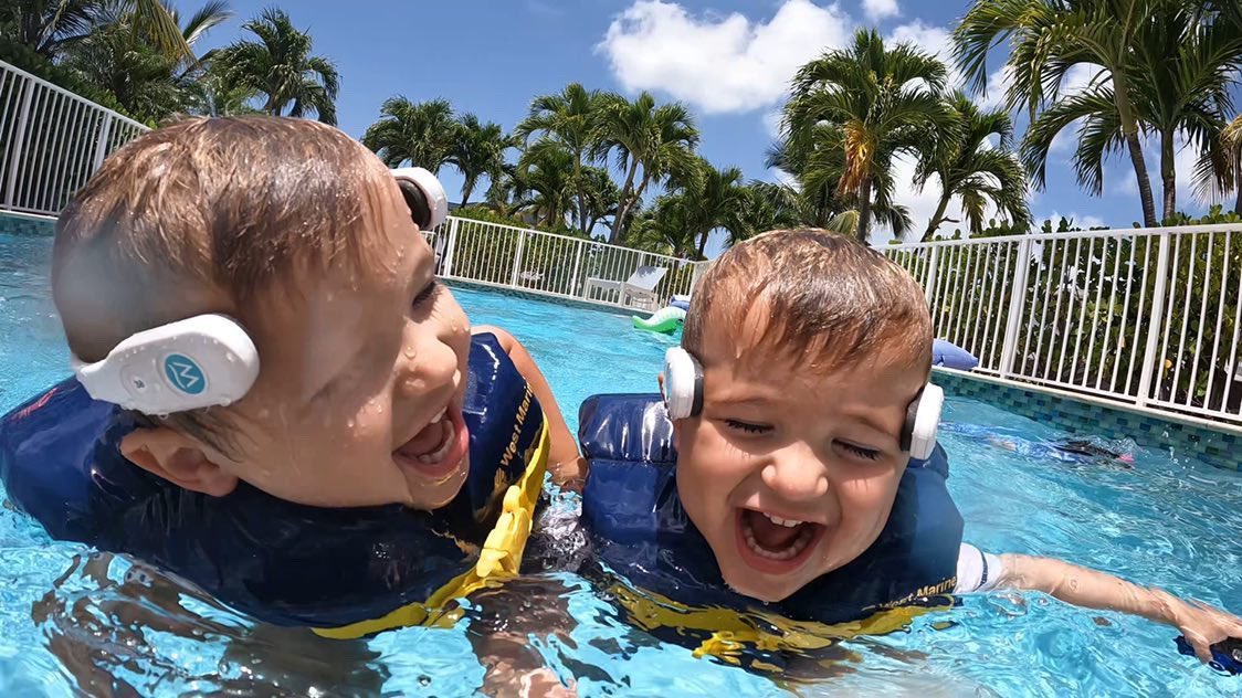Layers of protection. Life jacket and @wavedrowningdetection! 📸 @feathrheathr 

#watersafetyawareness #watersafetymonth #drowningprevention #poolsafety #layersofprotection #technology #lifesavingtechnology #poolalarm #tech #watersafety #swimsafety #drowningprevention