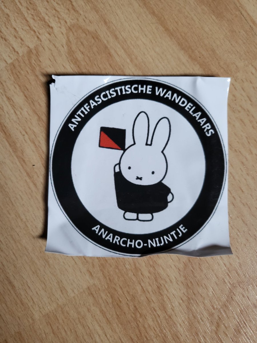 EOpstand's tweet photo. goh toevallig...gaan we boodschappen doen...en ineens allemaal linkse sticker hier in mn buurtje...let's the game begin 😈😆
@Trojan030 https://t.co/hhaFyGj84u