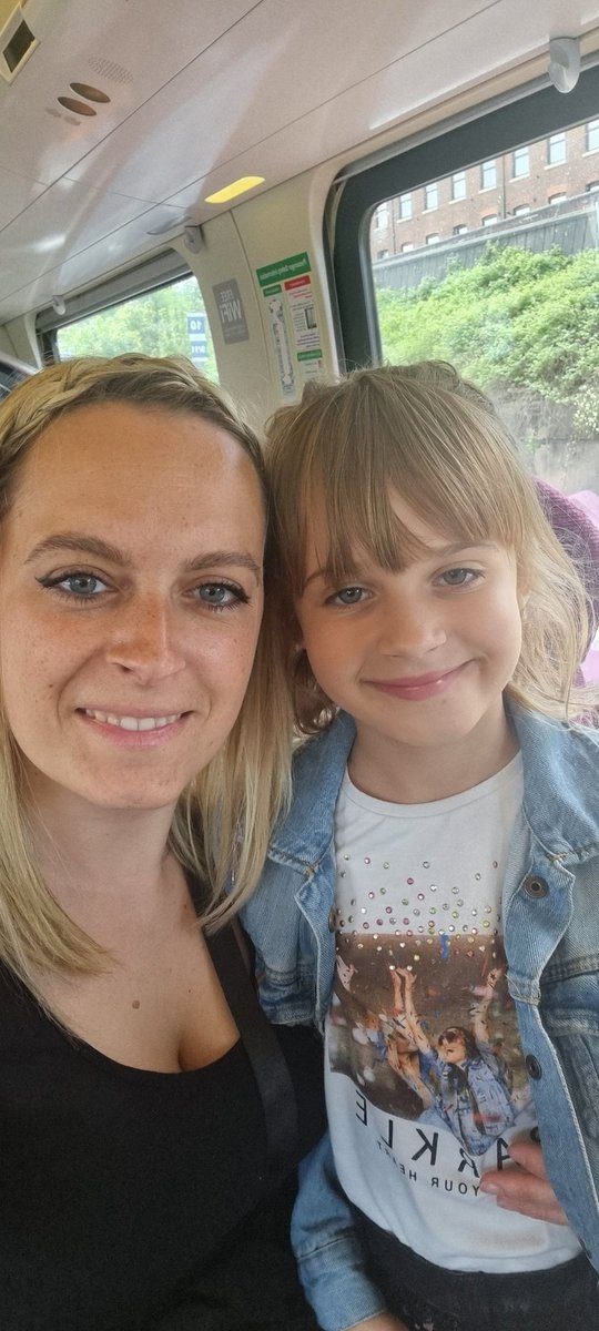 Amy Knapper tweet media