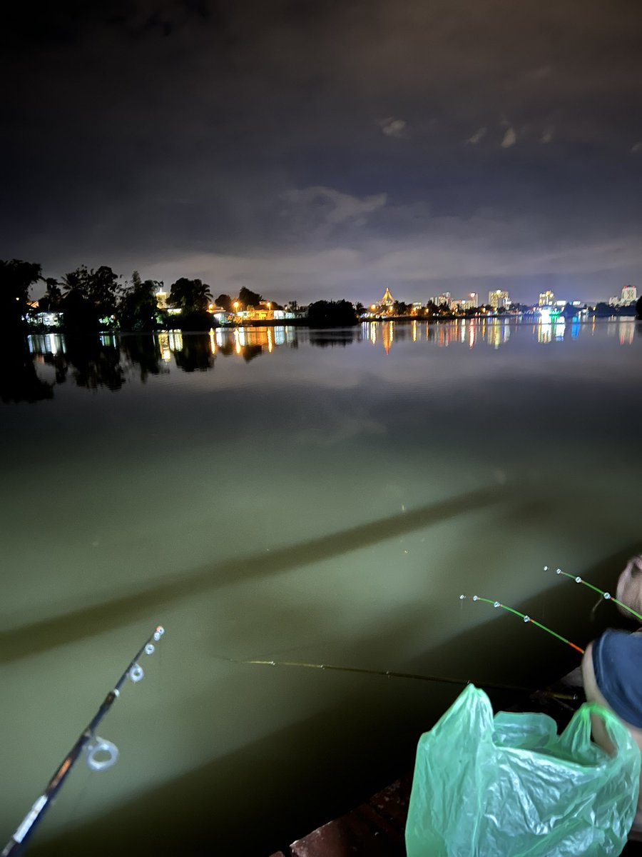 EdwinNurdjajadi's tweet photo. Night prawn fishing with my bro in law, Juki. Last fishing trip was almost 10 yrs ago! Felt rusty & lost fishing skills, patience. #SaturdayMood #DoctorStrange #DoctorstrangeAtPVRIMAX #YetToCome #IGOT7 #SaturdayVibes #rayamacamcara #EidUlFitr #EidMubarak2022 #Eid2022 #sarawak https://t.co/yNhjcOV40V