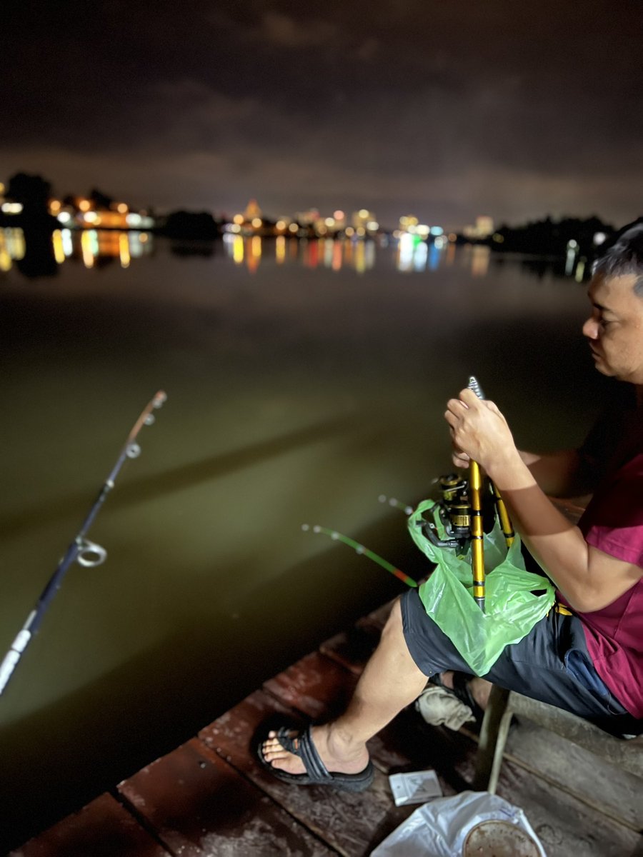EdwinNurdjajadi's tweet photo. Night prawn fishing with my bro in law, Juki. Last fishing trip was almost 10 yrs ago! Felt rusty & lost fishing skills, patience. #SaturdayMood #DoctorStrange #DoctorstrangeAtPVRIMAX #YetToCome #IGOT7 #SaturdayVibes #rayamacamcara #EidUlFitr #EidMubarak2022 #Eid2022 #sarawak https://t.co/yNhjcOV40V