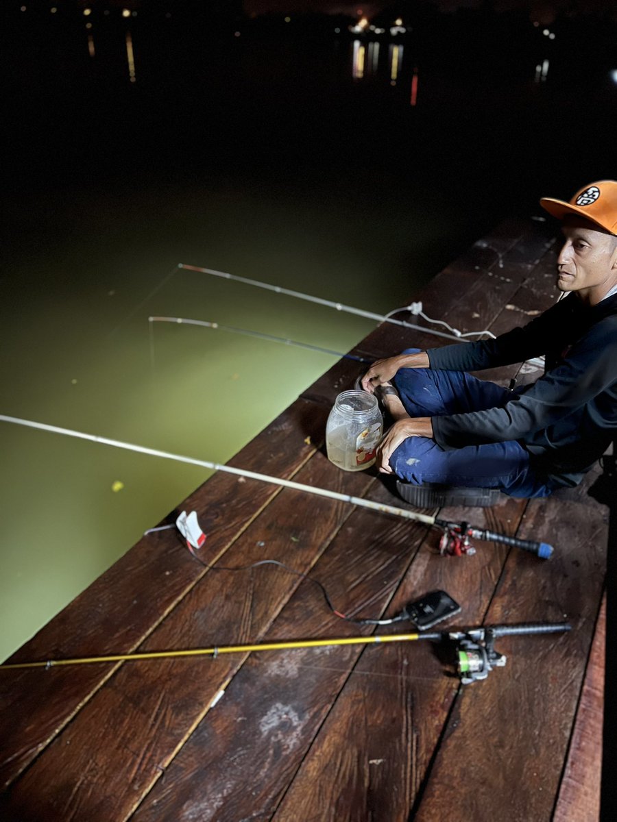 EdwinNurdjajadi's tweet photo. Night prawn fishing with my bro in law, Juki. Last fishing trip was almost 10 yrs ago! Felt rusty & lost fishing skills, patience. #SaturdayMood #DoctorStrange #DoctorstrangeAtPVRIMAX #YetToCome #IGOT7 #SaturdayVibes #rayamacamcara #EidUlFitr #EidMubarak2022 #Eid2022 #sarawak https://t.co/yNhjcOV40V