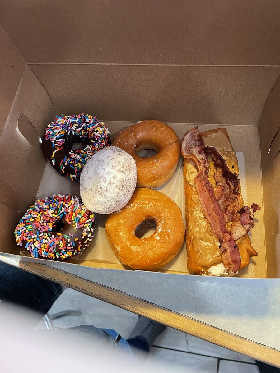 jaycharlesB416's tweet photo. @BarstoolBigCat Great way to start a Saturday https://t.co/T6kXbMdjt7