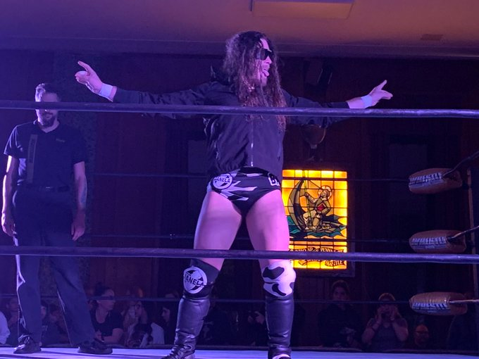 global_catch's tweet photo. -WrestlePro Gold Title Match
@DeonnRusman (c) bat @DiffMaker_Traxx
-@realKILLERkross (w/@Lady_Scarlett13) bat @JANELABABY par décision de l'arbitre
#BacktoBrooklyn https://t.co/MTI3NoN3Zj