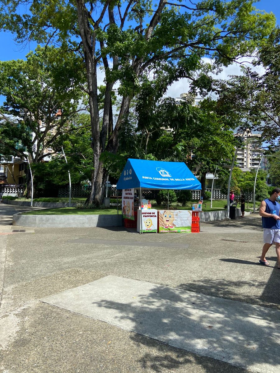 marielaeledezma's tweet photo. En el parque Andrés Bello  Vía Argentina, hay un kiosko en el q pueden firmar x la revocatoria de mandato de Fábrega. Gente hay q hacer el trabajo xq los malos políticos no se van solos, hay q sacarlos. El poder esta en el pueblo pero hay q ejercerlo y demostrarlo! https://t.co/0t8pxuIDxm