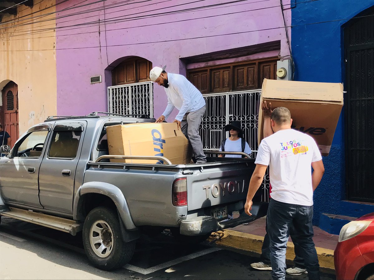 Dtto1Granada's tweet photo. #SandinoLuzVidayVerdad || Inicia la distribución de sillas de ruedas a protagonistas del departamento de Granada.✊🏾❤️🖤

#2022EsperanzasVictoriosas
#Nicaraguafito https://t.co/9fxMV7QjwT