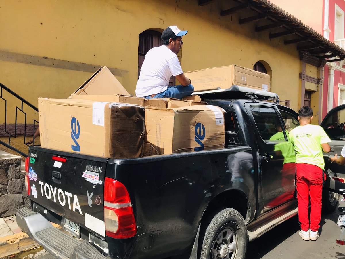Dtto1Granada's tweet photo. #SandinoLuzVidayVerdad || Inicia la distribución de sillas de ruedas a protagonistas del departamento de Granada.✊🏾❤️🖤

#2022EsperanzasVictoriosas
#Nicaraguafito https://t.co/9fxMV7QjwT