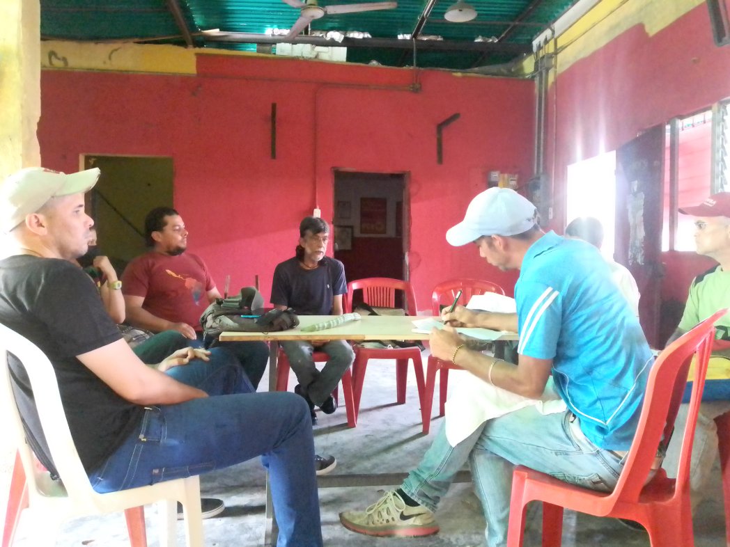 CantaClaro_Vzla's tweet photo. Ahora 🚨| Reunión del .@PCV_Venezuela .@PCV_Ve en el municipio Sucre, Estado Sucre, #Recenso📑 rumbo a nuestro XVI Congreso Nacional.
Con la clase trabajadora todo, sin ella nada !!! ✊🏿✊🏾
#PCV Marxista-Leninista por siempre y para siempre!!! https://t.co/HqEk5HbqI4