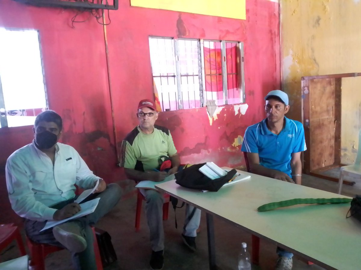 CantaClaro_Vzla's tweet photo. Ahora 🚨| Reunión del .@PCV_Venezuela .@PCV_Ve en el municipio Sucre, Estado Sucre, #Recenso📑 rumbo a nuestro XVI Congreso Nacional.
Con la clase trabajadora todo, sin ella nada !!! ✊🏿✊🏾
#PCV Marxista-Leninista por siempre y para siempre!!! https://t.co/HqEk5HbqI4