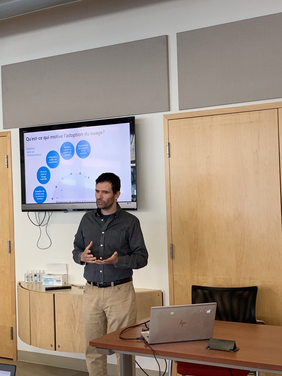 AzureQuebec's tweet photo. On parle d'adoption du cloud avec @Tidjani_B ! #GlobalAzure 2022 #Quebec #Azure #MVPBuzz #CDNMVP https://t.co/Y7kHmjBgw7