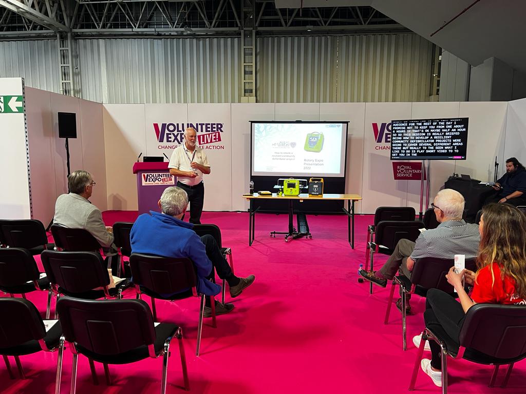 comheartbeat's tweet photo. Martin's amazing talk on 'Building a resilient defibrillator project'.
.
.
.
#defibrillator #savinglives #howcanwehelpyou #hereforyou #communitydefibproject #villagelife #restartaheart #community #defib @VolunteerExpoUK @thenec https://t.co/MvBOiNE8tY