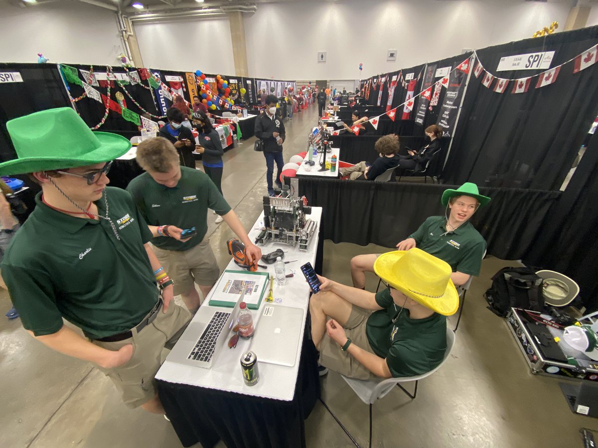Storm_Robotics's tweet image. Match Q170 ended in a win for 9210B. Midwest strategy is paying off. Our last match of qualification rounds is Q191 we are allianced with 36620A. #MNNICE #Stormnation
