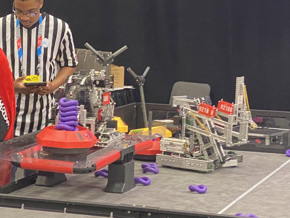 Storm_Robotics's tweet image. Match Q170 ended in a win for 9210B. Midwest strategy is paying off. Our last match of qualification rounds is Q191 we are allianced with 36620A. #MNNICE #Stormnation
