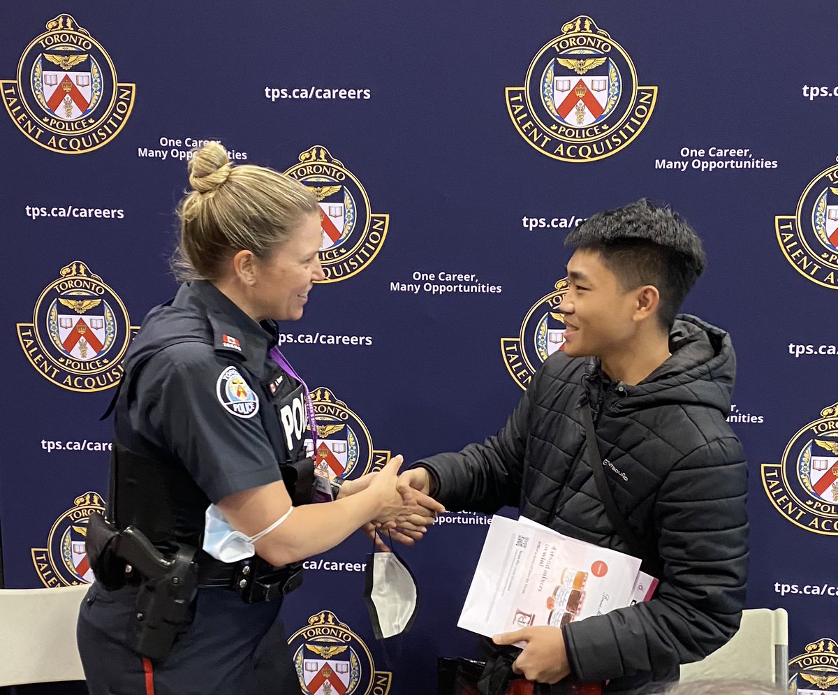 TPSRecruiting's tweet photo. Connecting with the community and talking about career opportunities! #HIRINGNOW #NWSToronto https://t.co/mYX8tLOcNZ