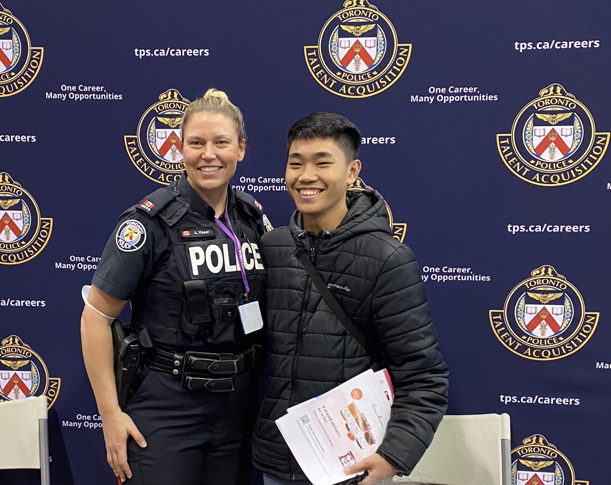 TPSRecruiting's tweet photo. Connecting with the community and talking about career opportunities! #HIRINGNOW #NWSToronto https://t.co/mYX8tLOcNZ