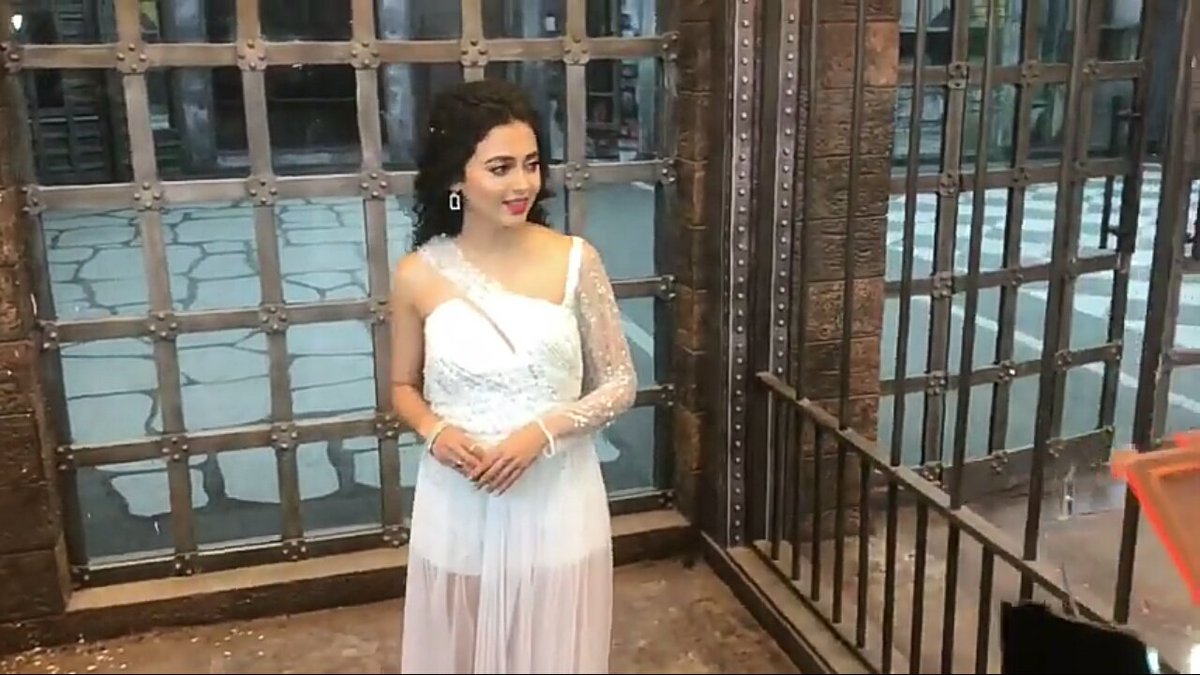 gloomy_p_'s tweet image. Fairy Tail and Queen Is Here 👑 🔥

youtu.be/xTYg4utzYKk

#TejasswiPrakash #LockUppWithTejasswi