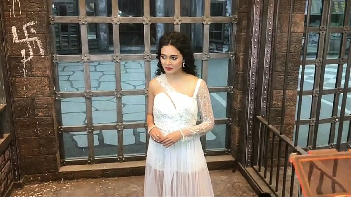 gloomy_p_'s tweet image. Fairy Tail and Queen Is Here 👑 🔥

youtu.be/xTYg4utzYKk

#TejasswiPrakash #LockUppWithTejasswi