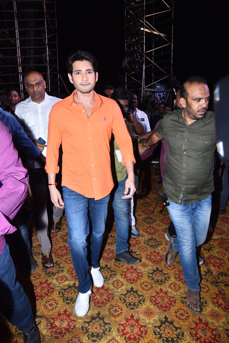 MBofficialTeam's tweet photo. ❤️‍🔥❤️‍🔥❤️‍🔥

Watch the Grand #SVPPreReleaseEvent Live Now!
- https://t.co/dNrpRiUKev

#SarkaruVaariPaata #SVPMania #SVP @urstrulyMahesh https://t.co/FVMksrqVBO