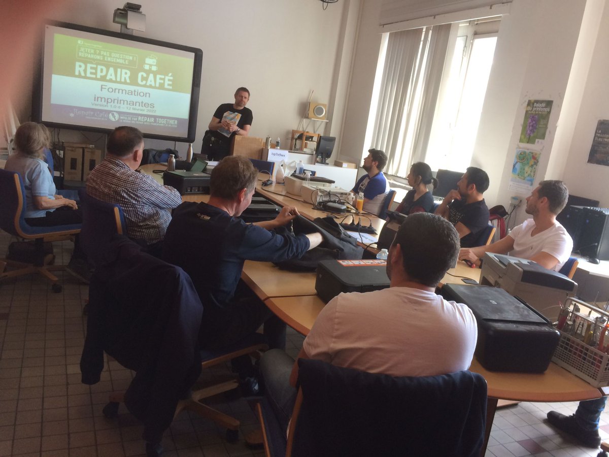 RepairTogether's tweet photo. Ce samedi nous étions :
- Au #Circularium pour La Fête de La Récup'
- A #Liège pour une formation à la réparation des imprimantes
- A l'#INRACI pour leur 1er Repair Café à l'école
- A #Honnelles pour une étape du Repair Café Mobile Tour
#repair #reuse https://t.co/VC0Hgwk32c