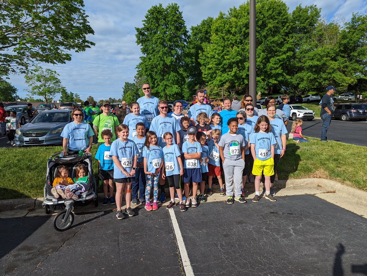 MoreheadStars's tweet photo. A GREAT way to start a STAR morning! @KidsRunGOFAR hosted a beautiful and fun event for our young runners and their families! @MESdanceco @vFowlerRocks10 @judyfowler @GaryKight @GCSchoolsNC Thanks for organizing our school Mr. Kight! https://t.co/QWn7Qycb9r