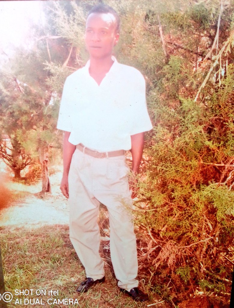kakayamossy2000's tweet photo. My good friends on this street,
Eno #Gyenvudde! Akwata Empola Atuuka Wala.

Mukama mulungi, tuli bulungi. Tuli ba #Hustlers

#GyenvuddeWange. https://t.co/DGj9jleLgI