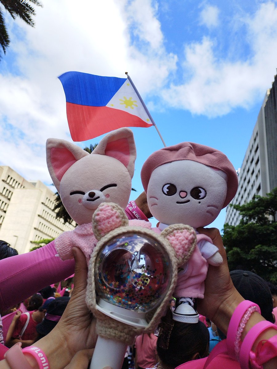 FoxI___Ny's tweet photo. One last post. Iny and @jiniretofficial noona's are so happy to each and everyone of you! 🥰
To filo stay/s who saw me holding Iny/Jirita or my nachimbong earlier, dm me with a pic. I have something for you 😉 https://t.co/uyp88W3jV4