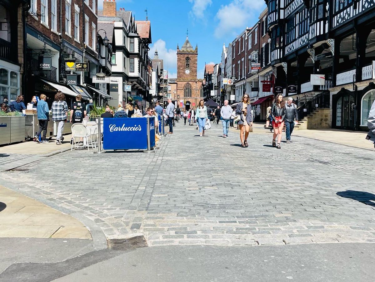 LukeDorbin's tweet photo. A few pics from a sunny Saturday walk through Chester 
#Sunshine #Chester #BeerGarden #RiverDee #Photography #Roodee https://t.co/5RVou8WbPX