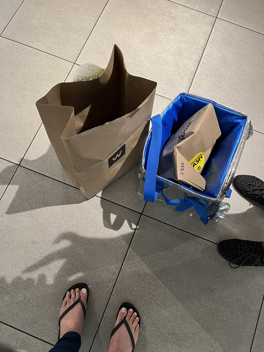 CaroB71's tweet photo. #wooliesdash EPIC FAIL! Placed order for delivery 15h00-16h00 &amp; finally have my order at 17h50 after going to the store to pick it up myself! @WOOLWORTHS_SA rather leave it to the experts &amp; innovators @CheckersSA #checkers60sixty https://t.co/YjSAFZyePY