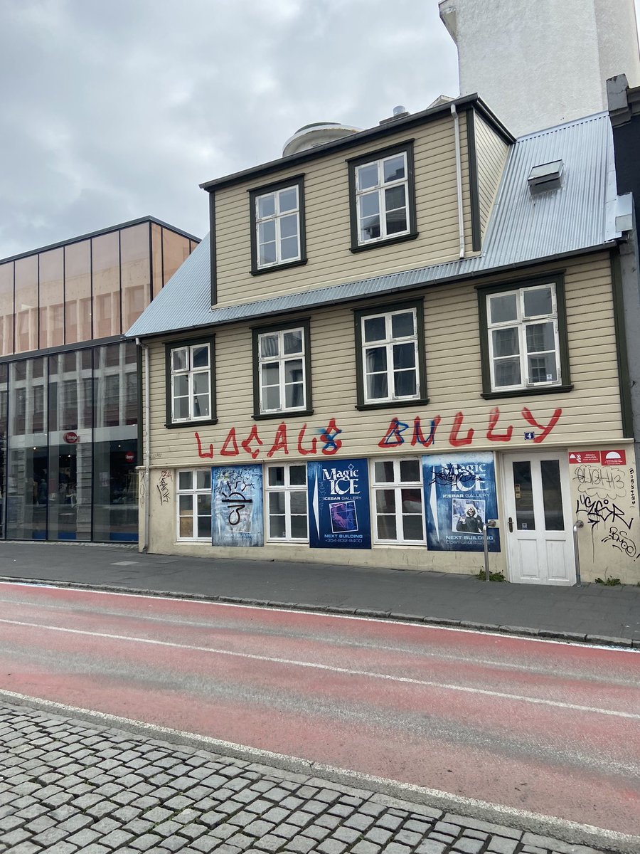 Það er einhver saga hérna