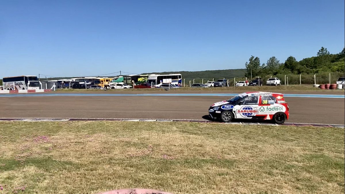 Pole de <a href="/fer_etchegorry/">Fer Etchegorry</a> en Rivera con el Toyota Etios.