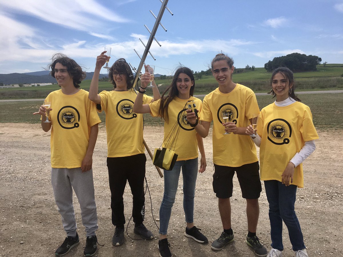 CatSat_'s tweet photo. Ja hem fet el llançament!!🚀. Ha anat súper bé, ha funcionat tot perfecte!!!!! 
Moltes gràcies a tots els espònsors i seguidors sobretot a GerSpatial (https://t.co/JSxQAB1YJ3) i @VortexBladeless (https://t.co/2G0sAKxNQe)
Moltes gràcies també a l organització @eseiaat_upc https://t.co/G1YC2pSfuo