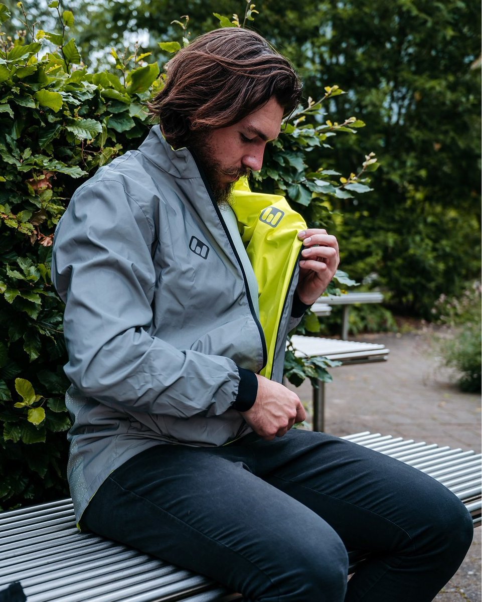 Keep yourself on your bike whatever the weather with the ETC Arid Verso reversible Rain Jacket.
⁠
Come in store to try or buy online at buyabike.co.uk⁠
⁠
📸Photography: @adamlievesleybmx ⁠
@everythingtocycling⁠