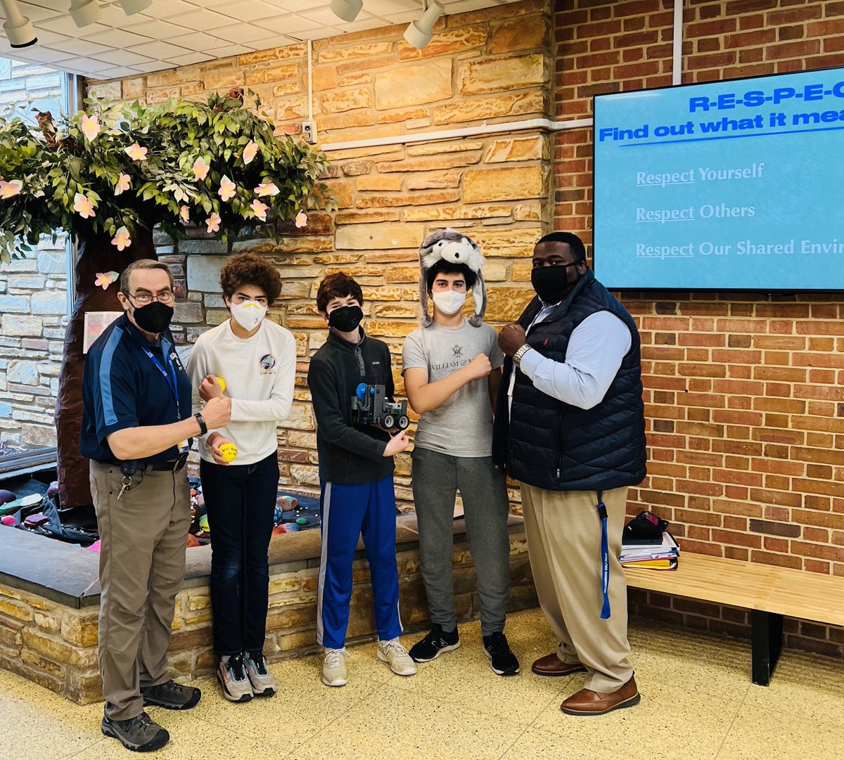 Please join me in wishing the Wolfbots good luck at the Vex World Championship this weekend! ⁦<a href="/WMS_WolfPack/">WilliamsburgMS</a>⁩ ⁦@WMSWolfbots⁩ ⁦<a href="/wmspta_wolves/">Williamsburg MS PTA</a>⁩ ⁦<a href="/APSVirginia/">Arlington Public Schools</a>⁩ ⁦<a href="/APSVaSchoolBd/">APS School Board</a>⁩ ⁦<a href="/SuptDuran/">Francisco Durán, Ed.D.</a>⁩ ⁦⁦⁦⁩ ⁦⁦⁦