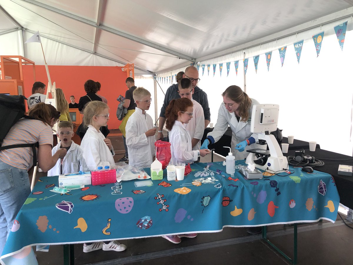 Our groupmembers Simone, Maritza and <a href="/DanJingWu_/">Dan Jing Wu</a> promoted <a href="/bmttue/">BMT TU Eindhoven</a> <a href="/TUeindhoven/">TU Eindhoven</a> at the Science Festival #ExpeditieNEXT organized by <a href="/NWONieuws/">NWO Nieuws</a>. 5000 children (future scientists) were inspired by our 3 young scientists. Well done ladies! #NWO #talkingscience #science