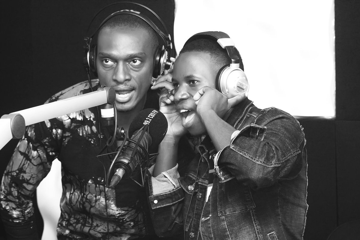 munakakuuto's tweet photo. Miss @ ur own risk #LiverpoolvsSpurs the big one for Saturday #kakyaakyaboyz Akawooma @892cbsfm.🎤🎤🎧🎧📻📻🎶✌🙏 we 👇👇goooooo.... https://t.co/pNGOfLQEZx