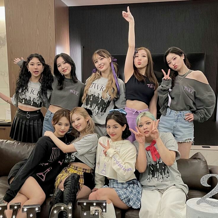 mntzkstella's tweet photo. Happy 4th Month my LP Fam!! Himlay era man tayo pero lahams ko parin kayo 😘💜
@_pretty_pat @ellie__yoo @hiraiseah @kiara_parkkk @myouisam @primokim_ @Itz__riley @engrbae_ @cyrusmanoban @kim_jenniej @dra_kangg @_baeirenee_ @ethan_blakeeee https://t.co/GbSlMPUdM6